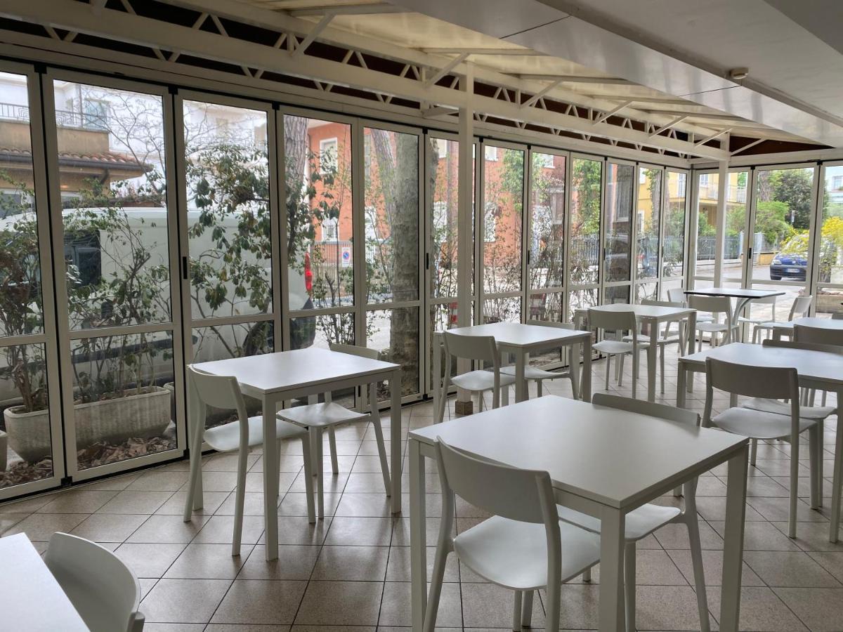 Hotel Modenese Riccione Kültér fotó