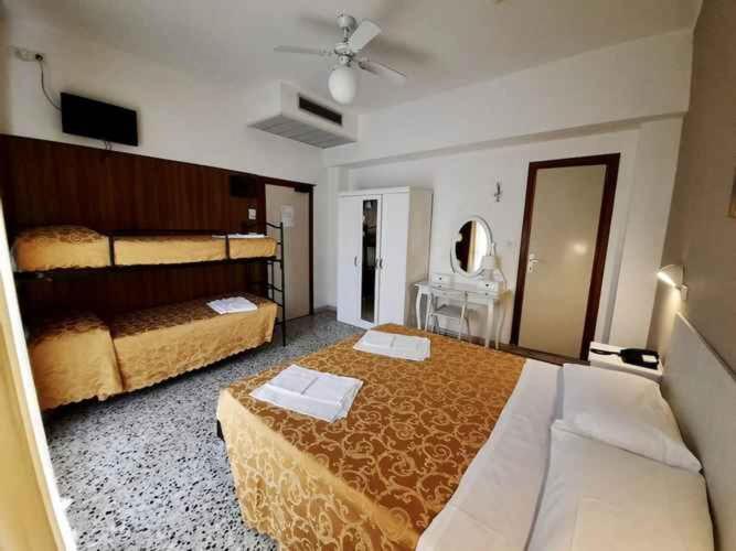 Hotel Modenese Riccione Kültér fotó