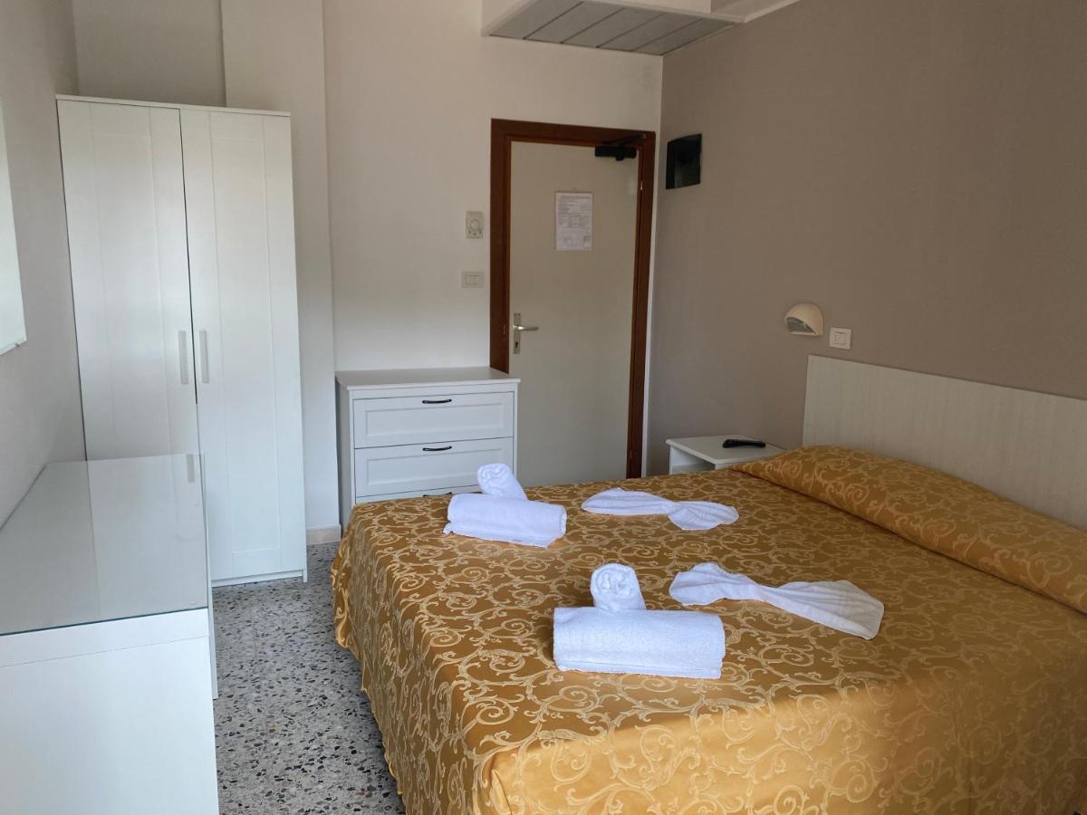 Hotel Modenese Riccione Kültér fotó