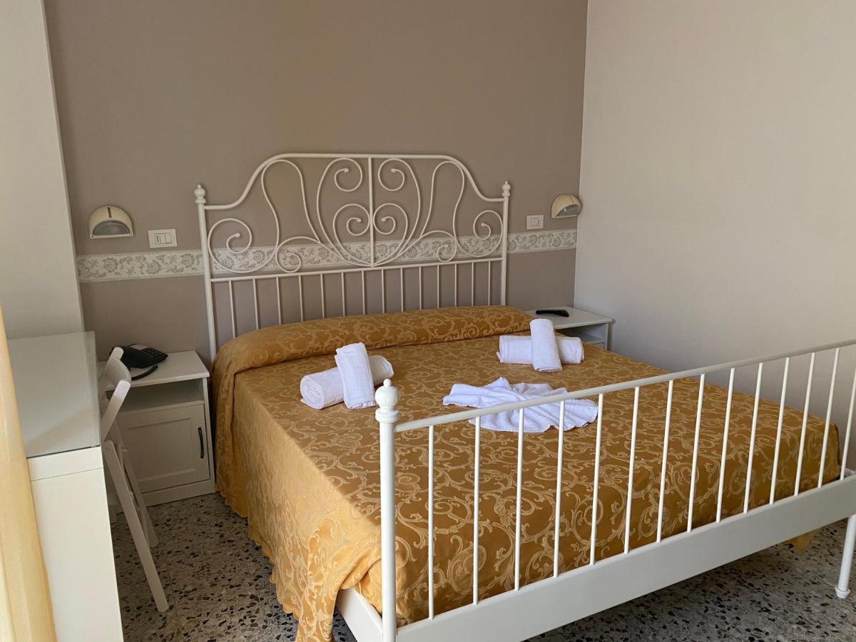 Hotel Modenese Riccione Kültér fotó