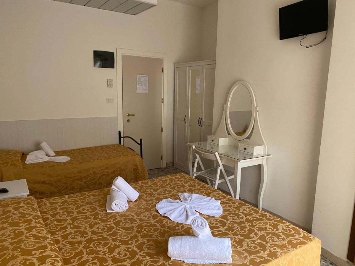 Hotel Modenese Riccione Kültér fotó