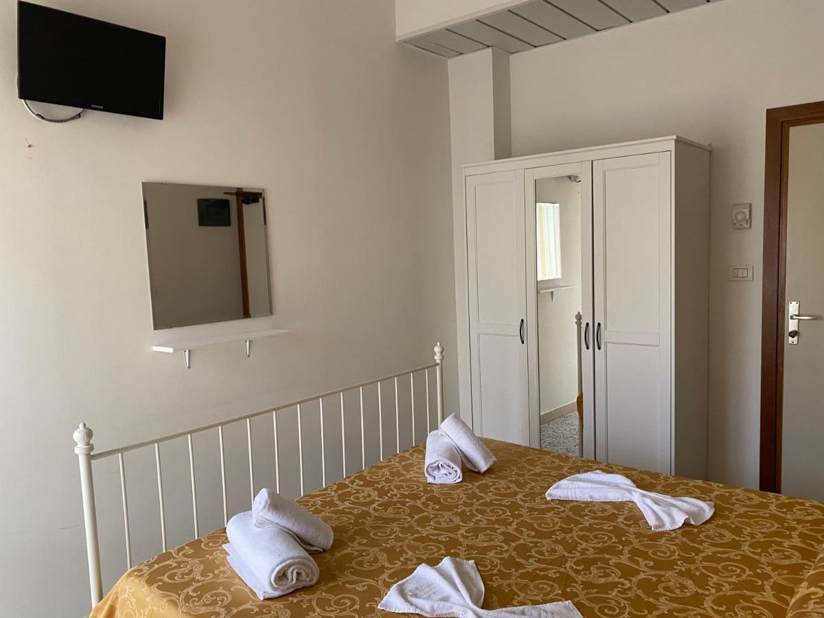 Hotel Modenese Riccione Kültér fotó