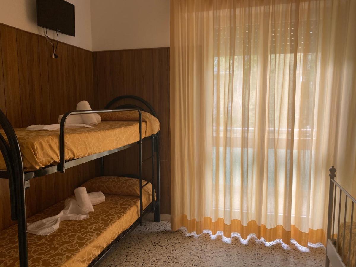 Hotel Modenese Riccione Kültér fotó