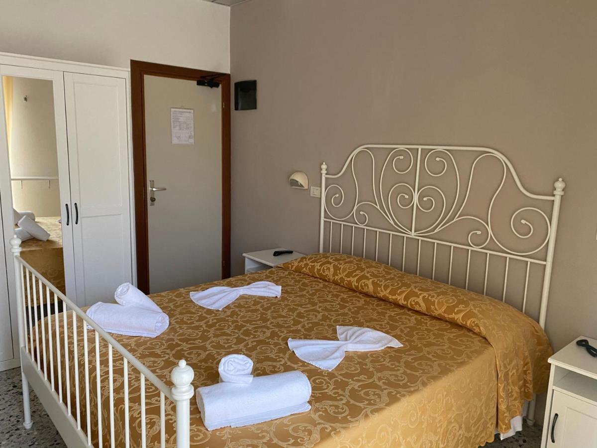 Hotel Modenese Riccione Kültér fotó
