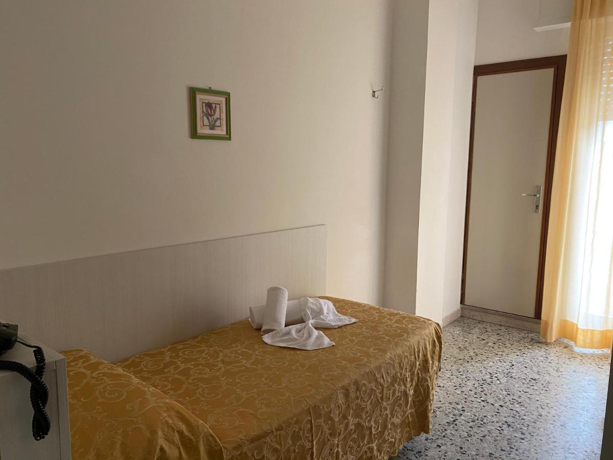 Hotel Modenese Riccione Kültér fotó