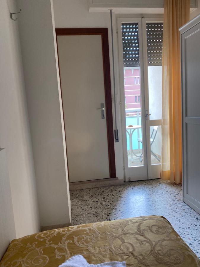 Hotel Modenese Riccione Kültér fotó