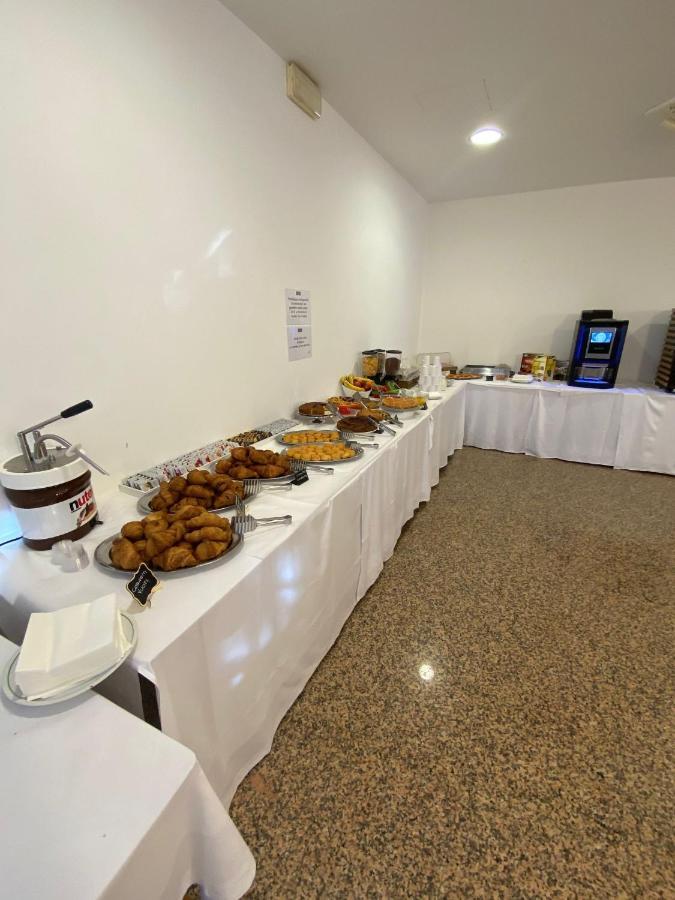 Hotel Modenese Riccione Kültér fotó