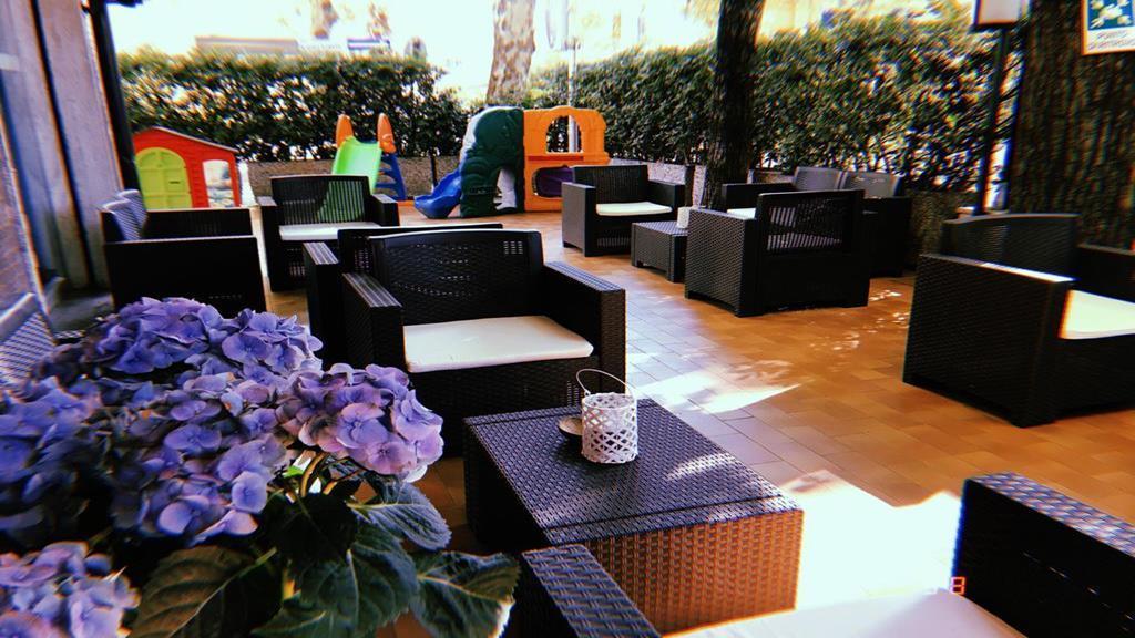 Hotel Modenese Riccione Kültér fotó